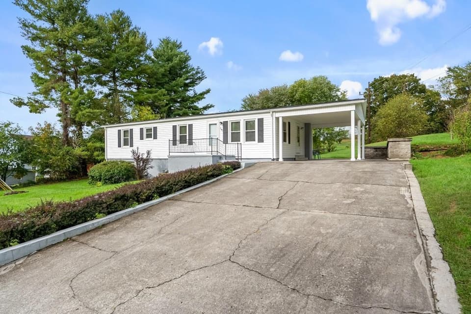 1045 Brown Street, photo 4 of 40