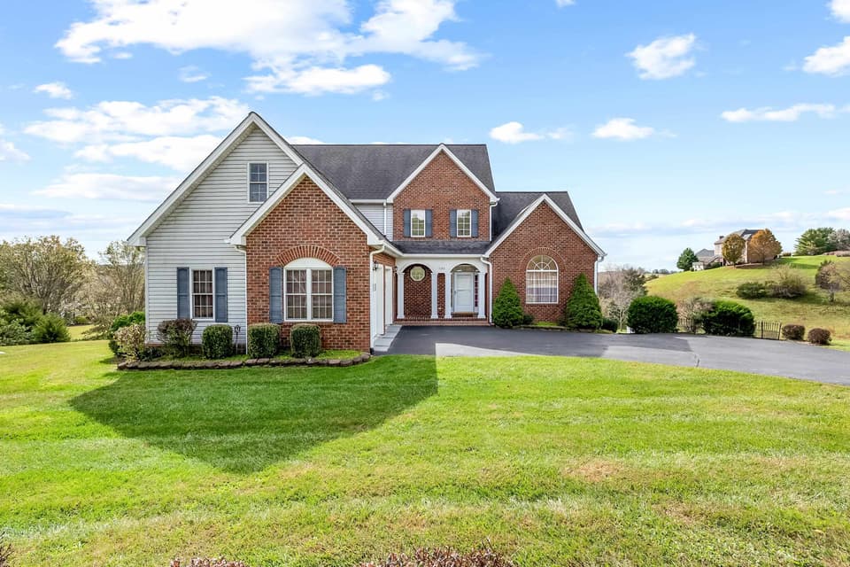 1125 Falcon Run, photo 5 of 40