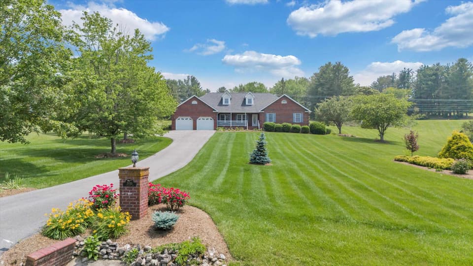 2055 Lake Vista Drive, photo 16 of 40