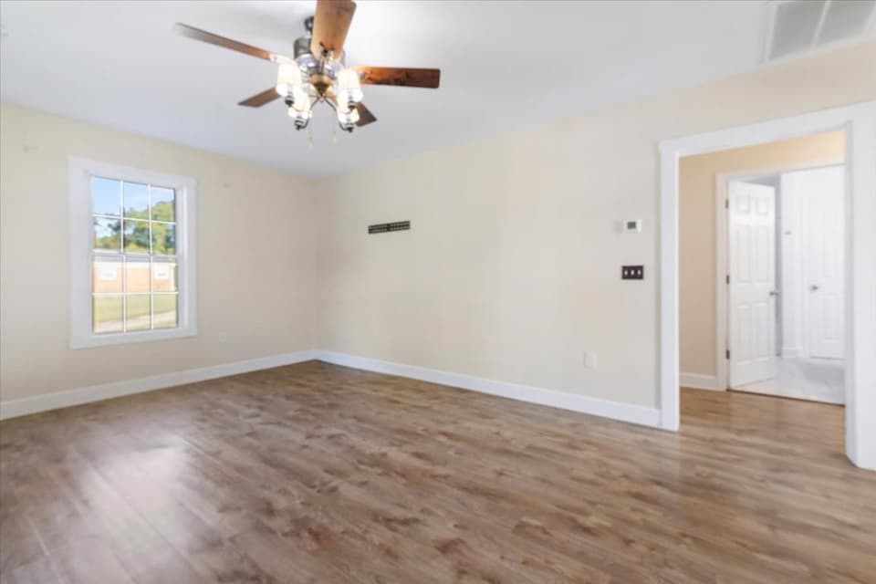 930 Forest Street, photo 7 of 36