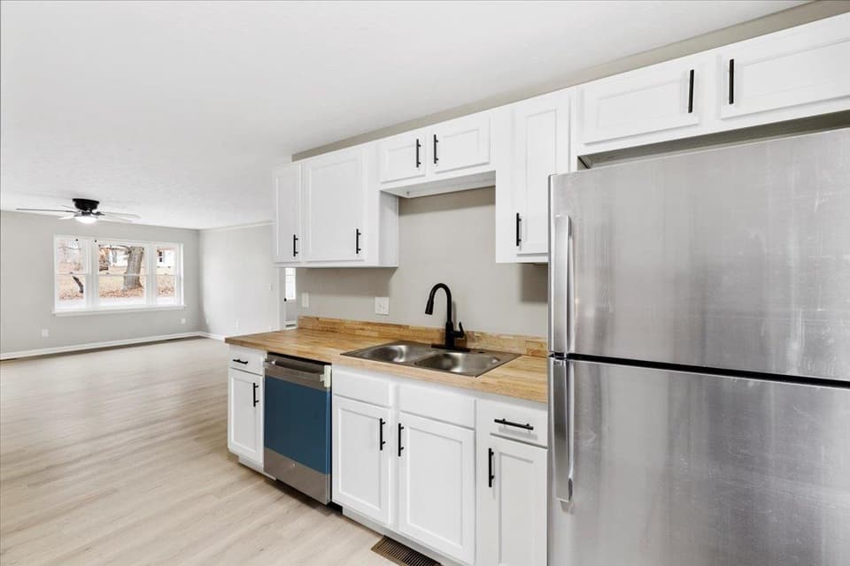 435 Teel Street, photo 9 of 40