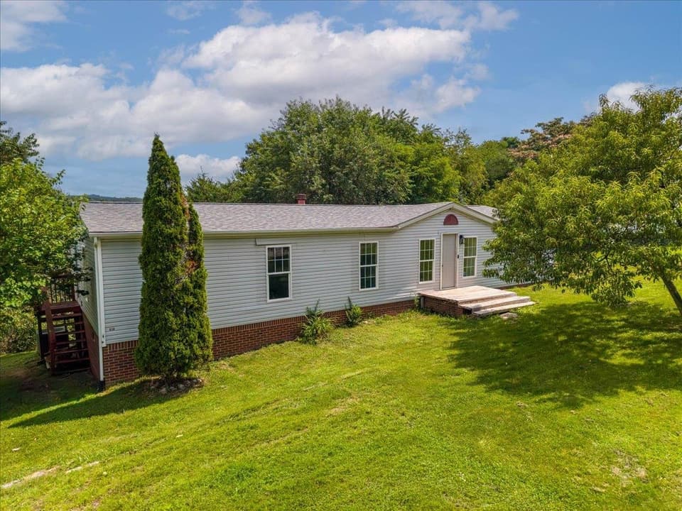 3300 Springview Drive, Christiansburg, VA