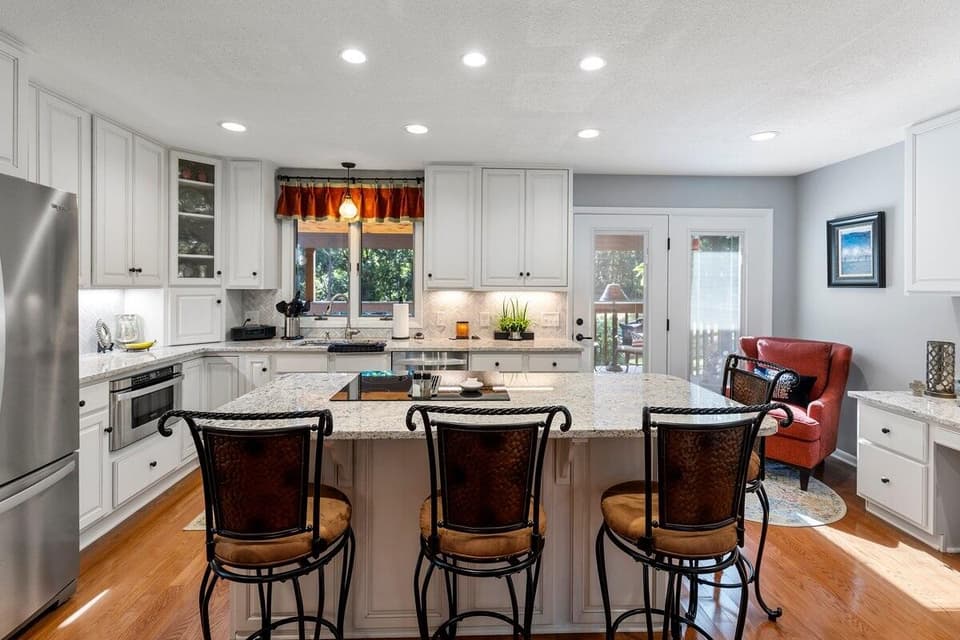 255 Patricia Lane NE, photo 12 of 35