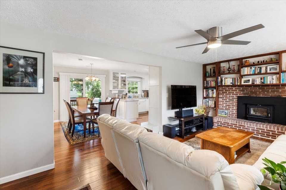 340 Walters Drive, photo 11 of 40