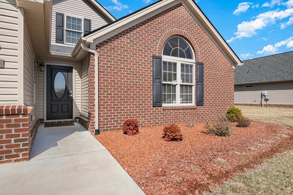 30 Gavins Court NW, photo 2 of 39