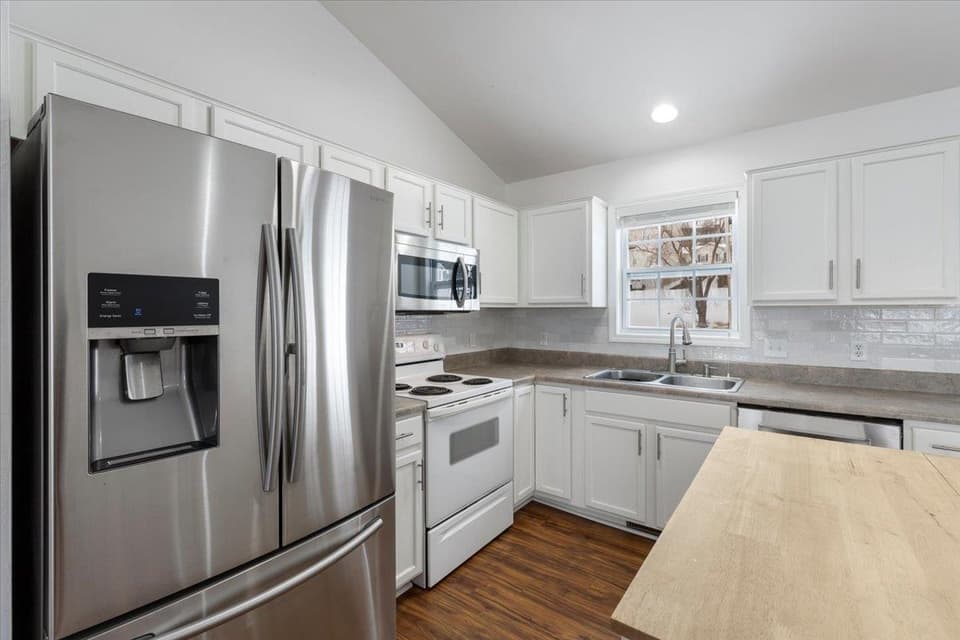 110 Sage Lane, photo 17 of 40