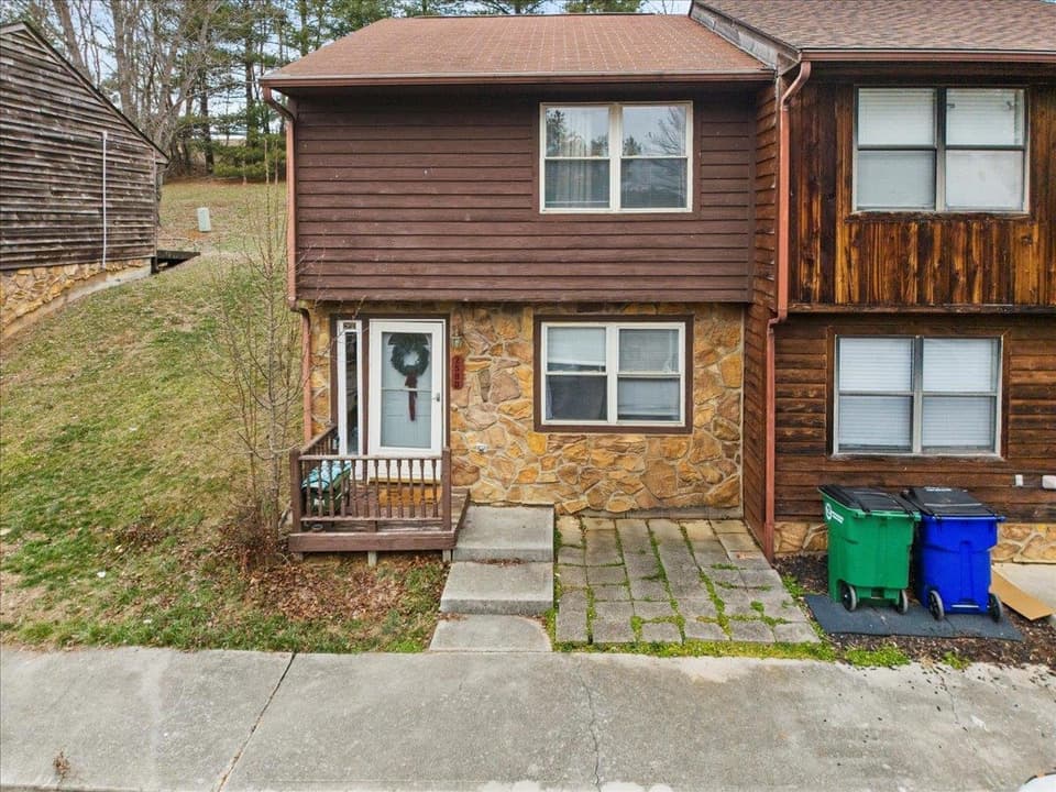2590 Townhouse Street, photo 5 of 39