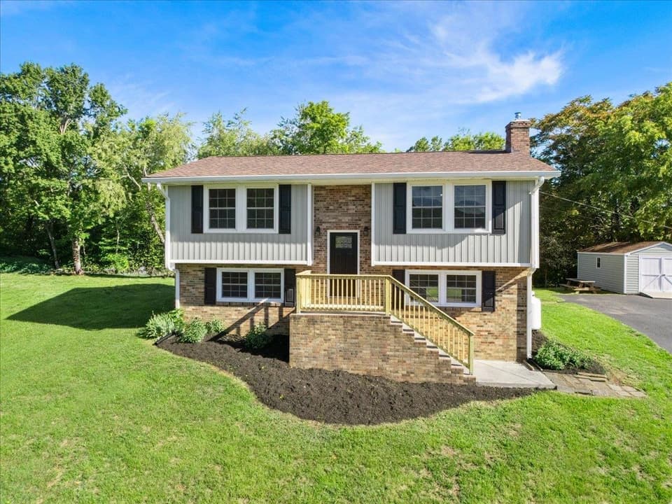 325 Mulberry Drive, photo 2 of 40