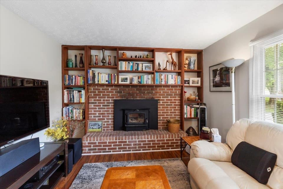 340 Walters Drive, photo 15 of 40
