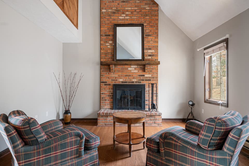 395 Arrowhead Trail, photo 7 of 40