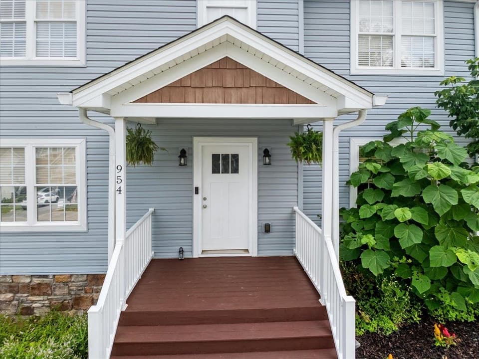 954 Brooklyn Avenue, photo 7 of 40