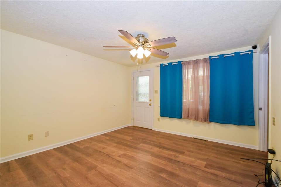 1008 Rock Road E, photo 2 of 21