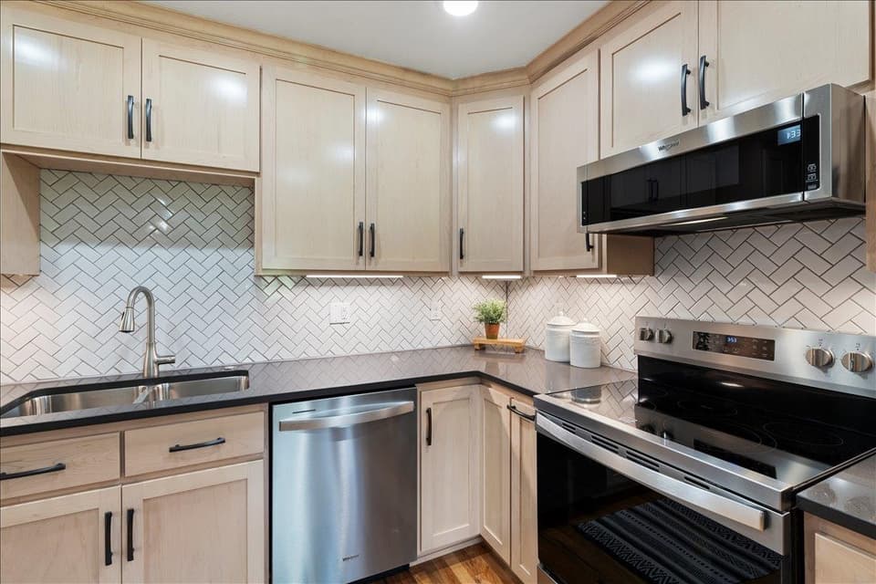 490 Sunnyside Lane NE, photo 12 of 39