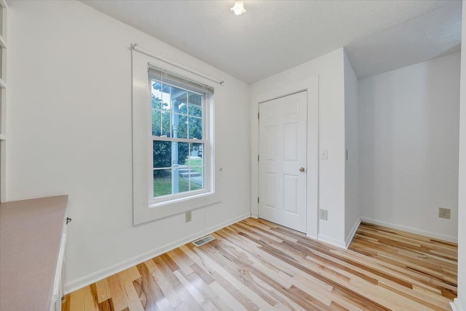 340 Montgomery Street, photo 10 of 32