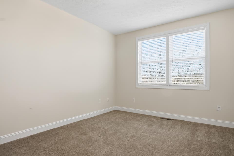 380 Oaktree Boulevard, photo 27 of 40