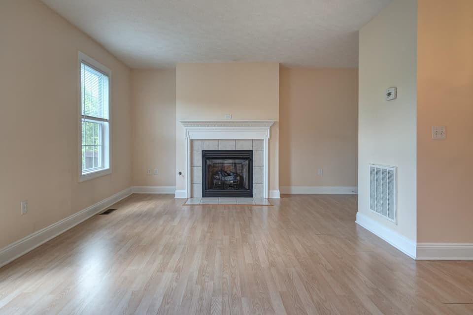 815 Oaktree Boulevard, photo 5 of 30
