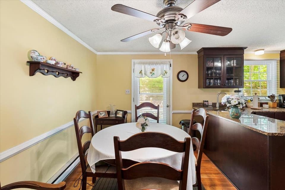 1290 Sherwood Drive, photo 11 of 40