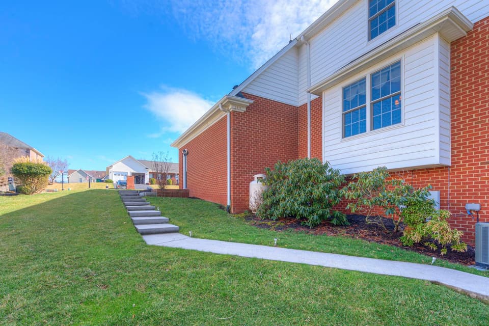 120 Cedar Bluff Drive, photo 8 of 40