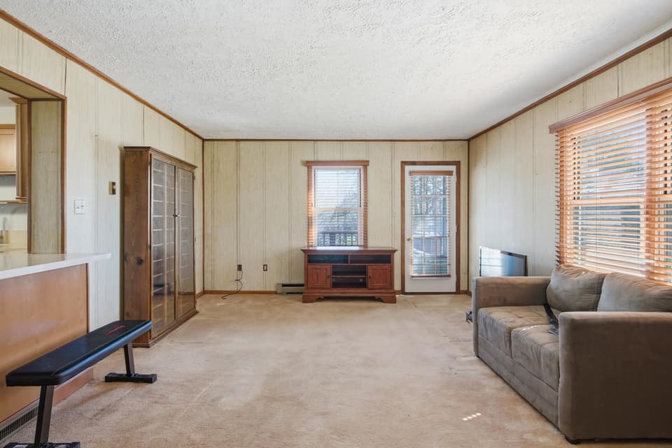 205 Roundhill Drive, photo 25 of 40