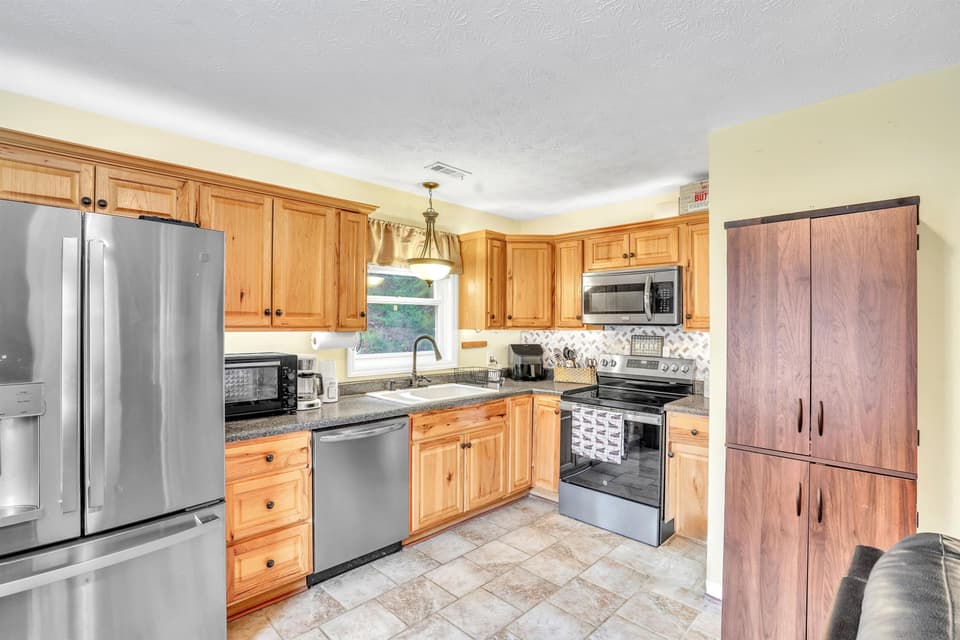3375 Springview Drive, photo 7 of 25