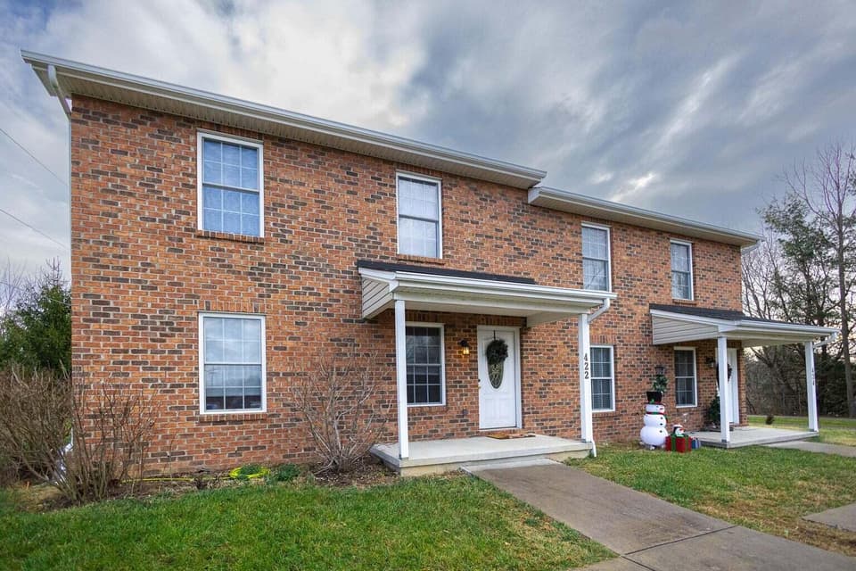 422 Miller St SE, photo 2 of 16