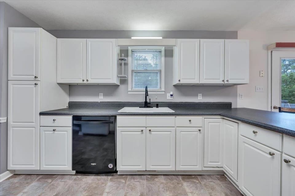 430 Virginian Drive, photo 15 of 36