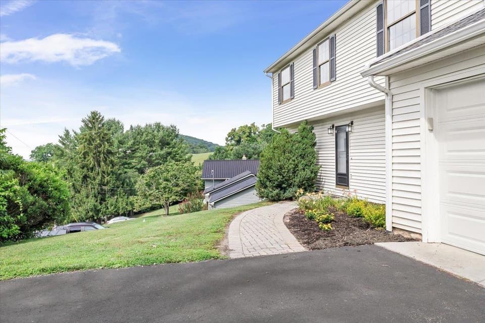435 Mulberry Drive, photo 7 of 36
