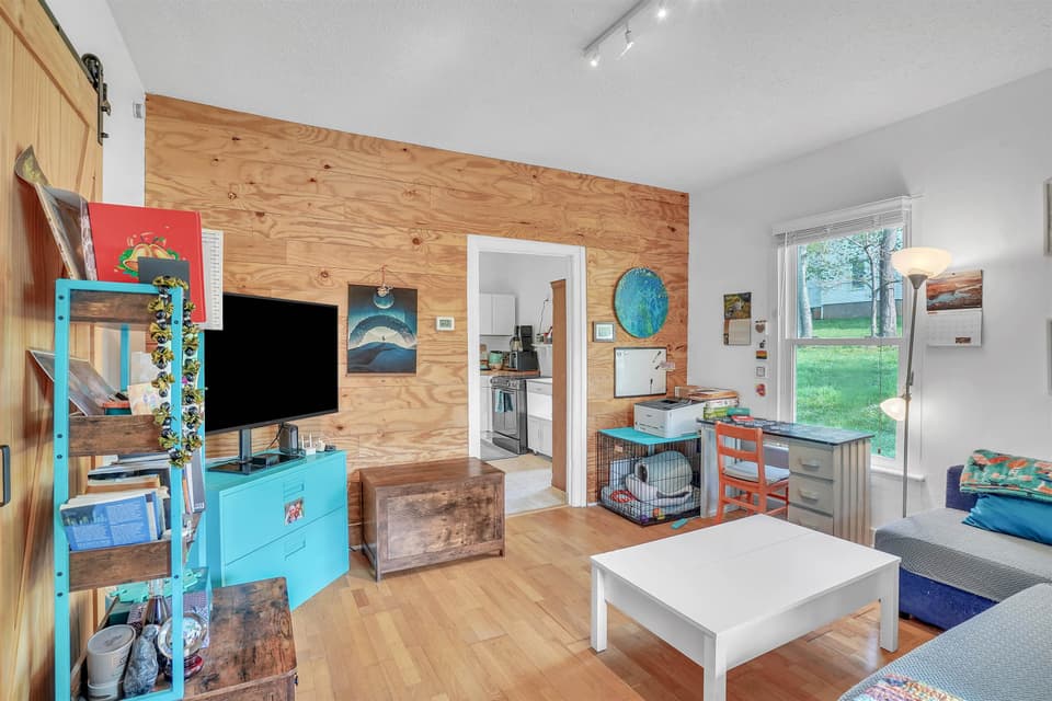 513 Craig Street, photo 7 of 32