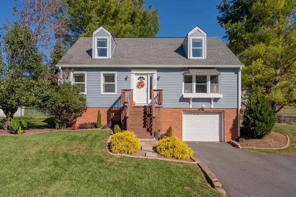 125 Wooden Shoe Court NW, photo 2 of 40
