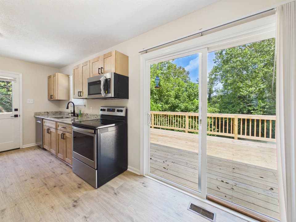 966 Magnolia Lane, photo 18 of 40