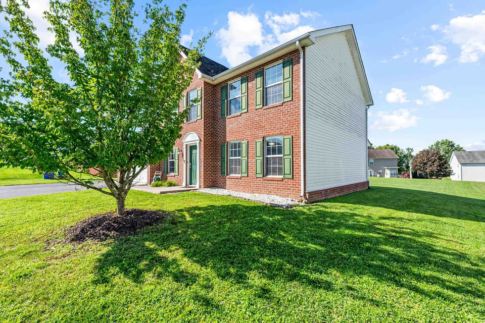 210 Berkshire Drive, photo 2 of 40