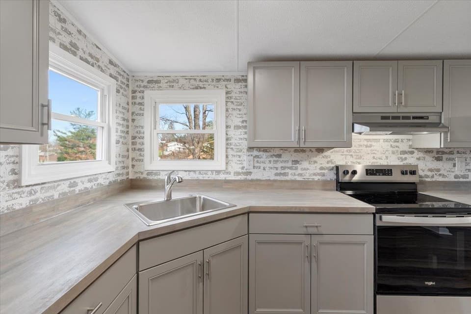 505 North Drive NE, photo 10 of 40