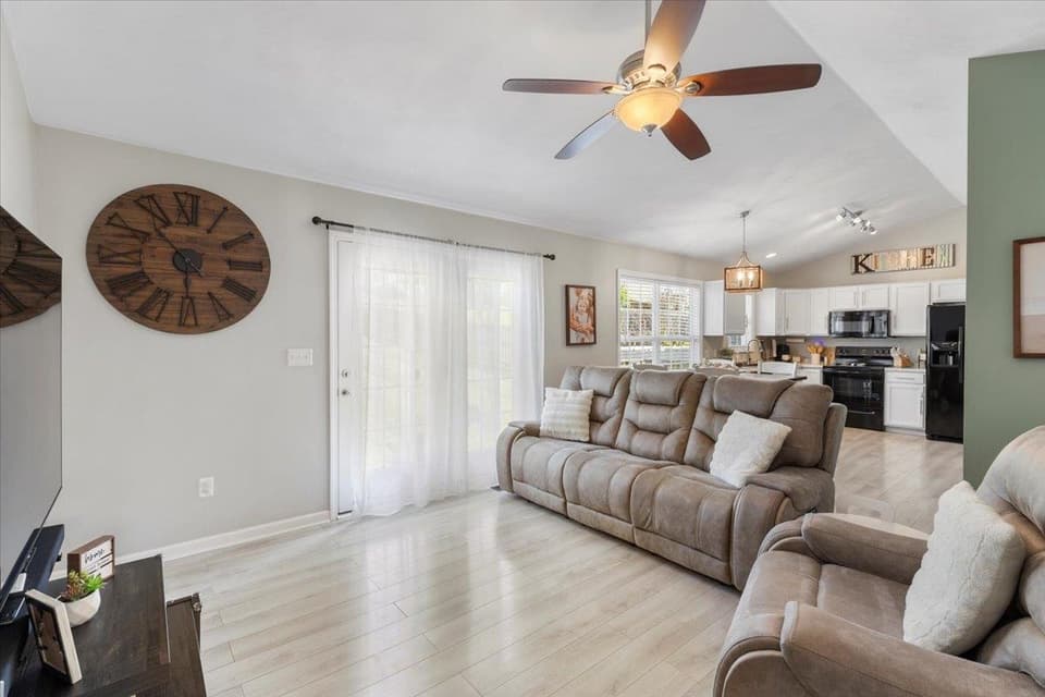150 Sage Lane, photo 2 of 32
