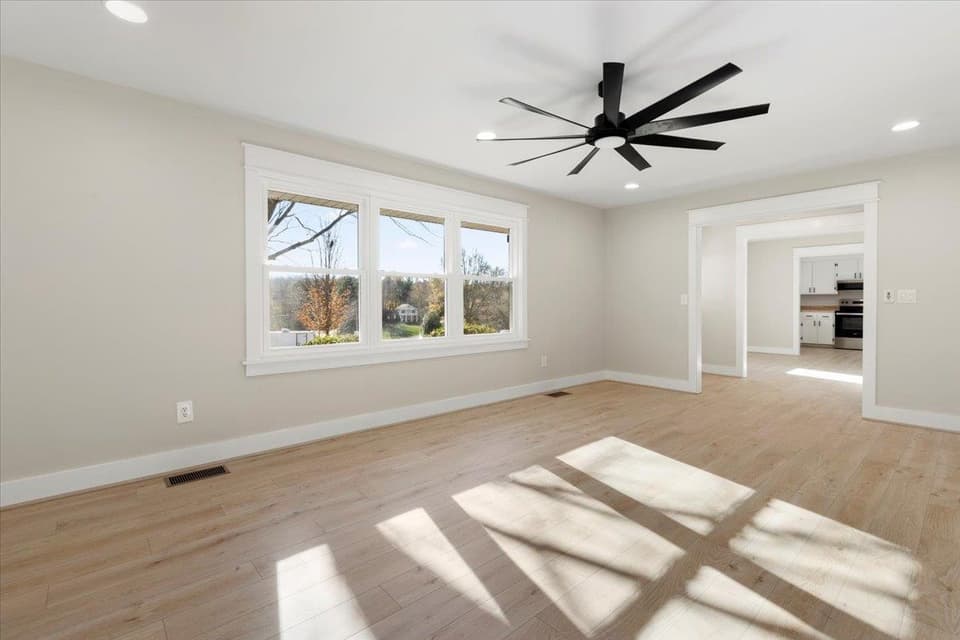 855 Mountain View Drive, photo 15 of 40