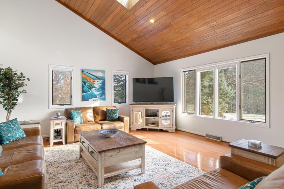285 Emerald Boulevard, photo 6 of 40