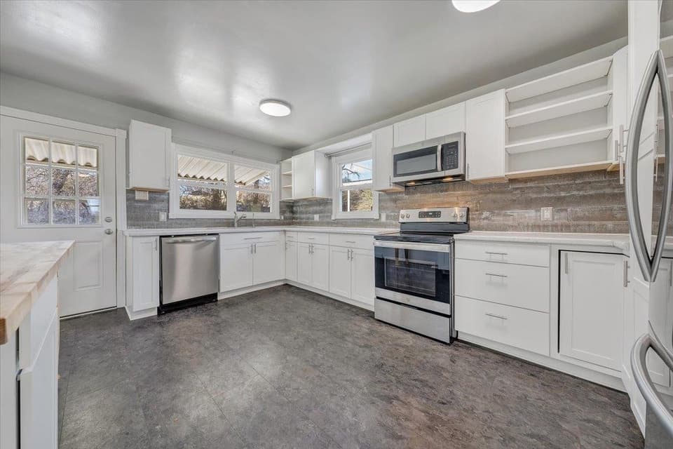 2672 Violet Lane, photo 2 of 34