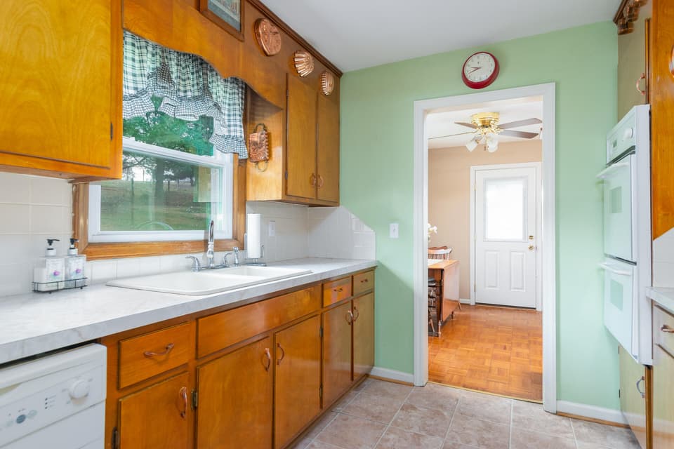 345 Maple Drive, photo 11 of 40