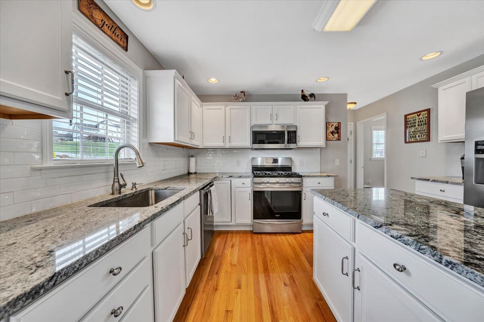 735 George Edward Via, photo 13 of 38