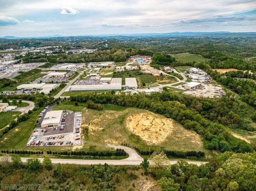 350 Industrial Drive, photo 4 of 16