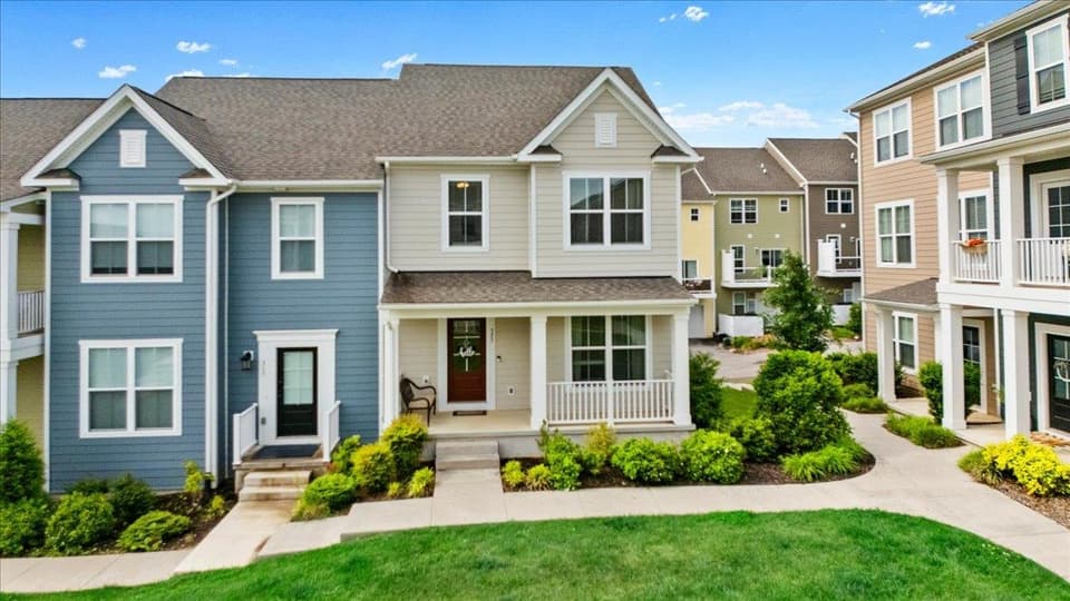 325 John Adams Drive, photo 4 of 40