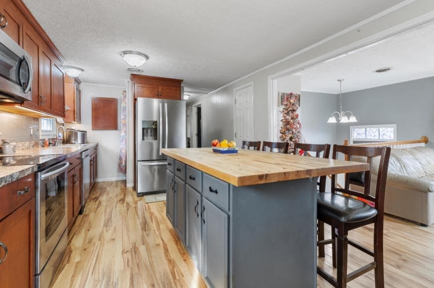 60 Betty Drive, photo 11 of 40