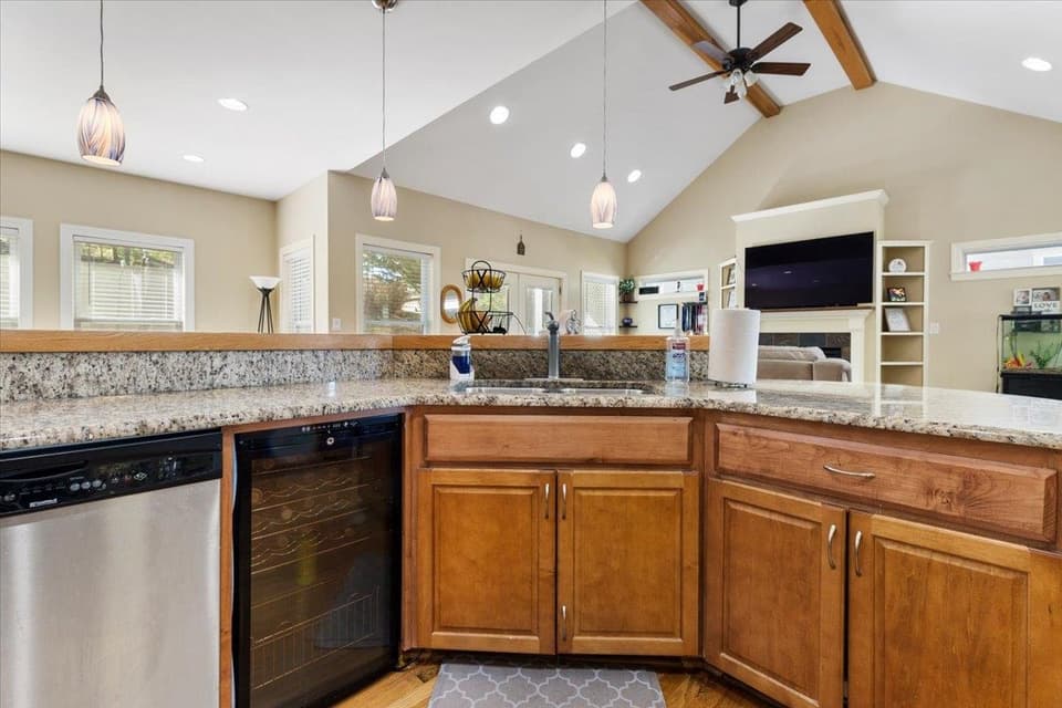 1015 Falor Lane, photo 17 of 40
