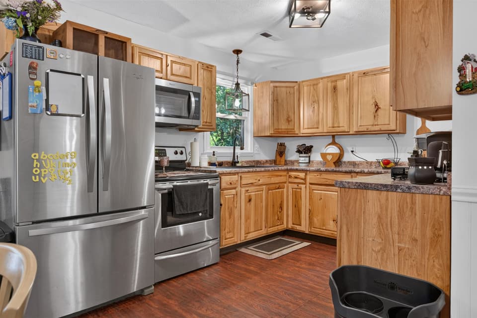 189 Pine Hollow Road, photo 11 of 40