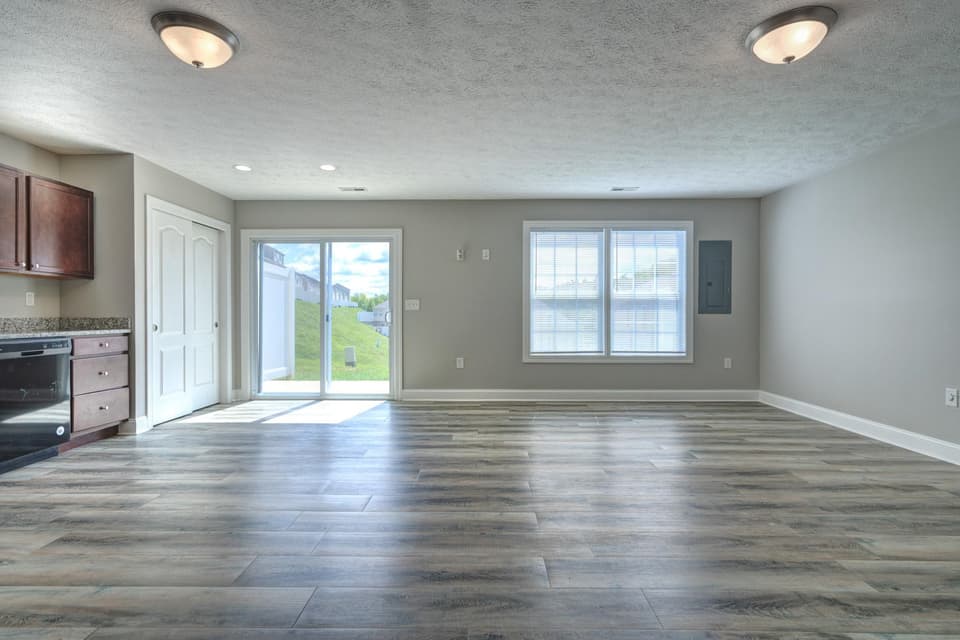 525 Twisted Oak Drive NW, photo 3 of 26