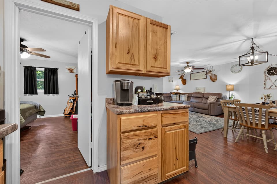 189 Pine Hollow Road, photo 15 of 40