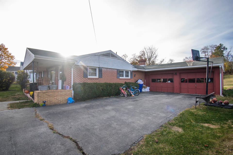 16 Alleghany Street SE, photo 3 of 40