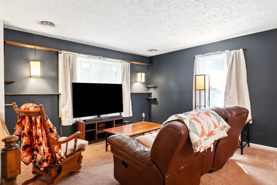 415 Tomahawk Drive, photo 8 of 40