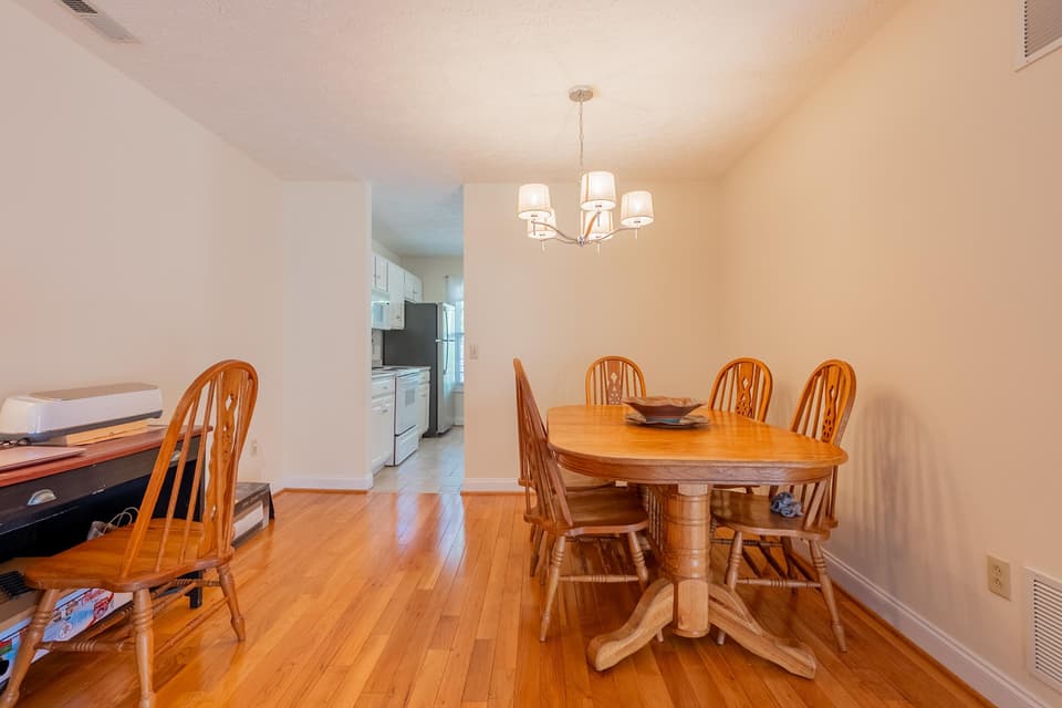 405 Silver Leaf Drive, photo 9 of 36