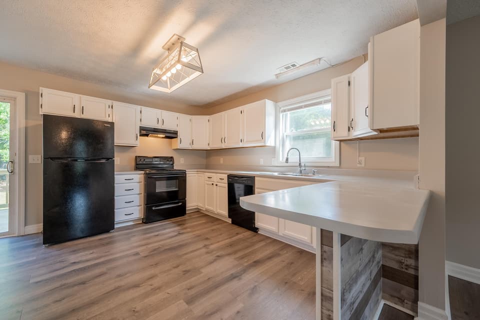 375 Warren Street, photo 9 of 40
