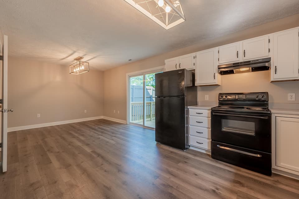 375 Warren Street, photo 12 of 40
